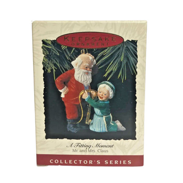 1993 A Fitting Moment Hallmark Ornament (Mr. and Mrs. Claus) QX4202