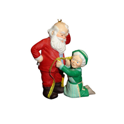 1993 A Fitting Moment Hallmark Ornament (Mr. and Mrs. Claus) QX4202