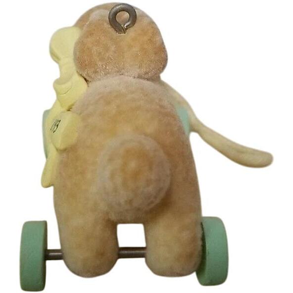 1993 Baby's First Easter Hallmark Ornament (Child's Age Collection) QEO8345