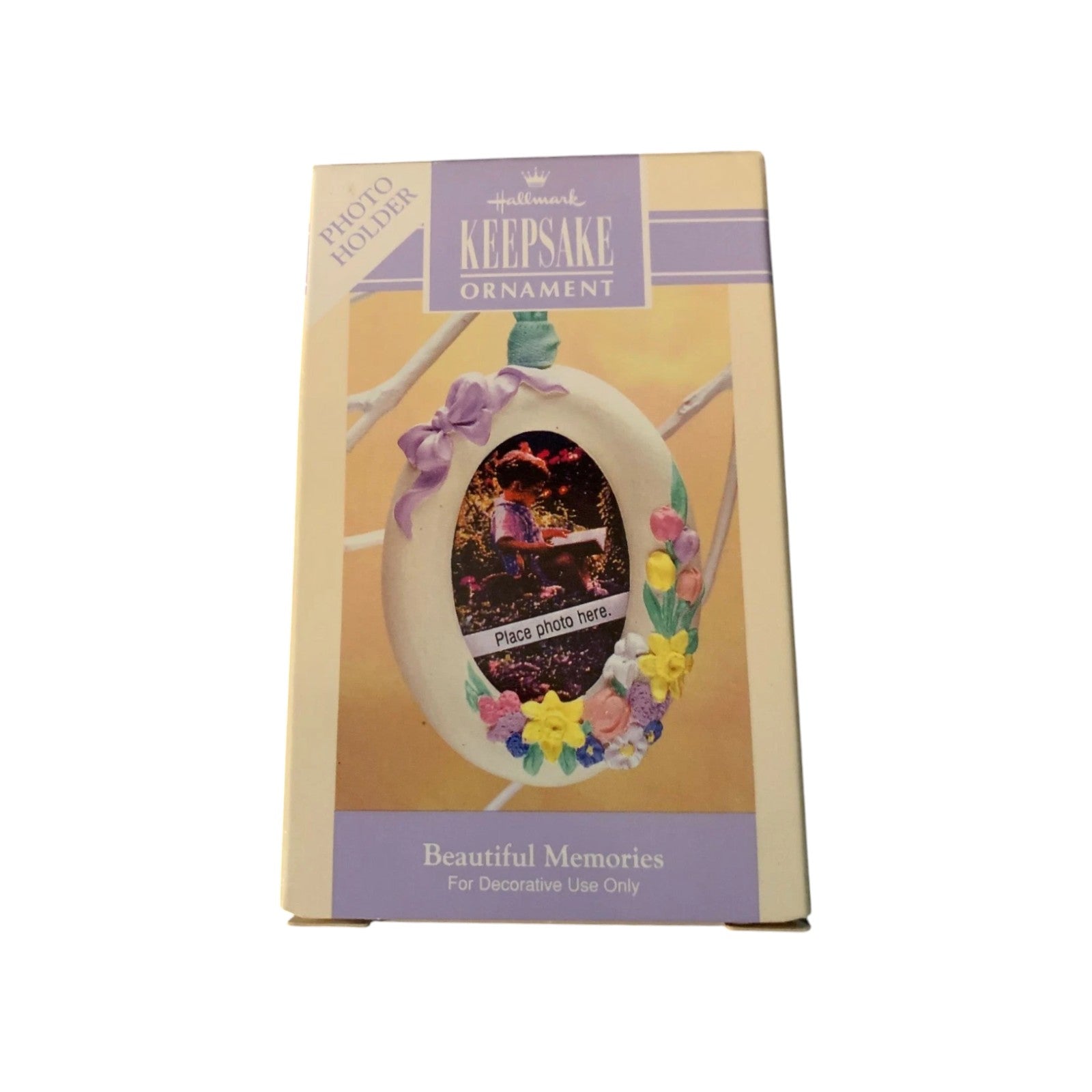1993 Beautiful Hallmark Ornament (Easter Photo Holder) QEO8362 Image2