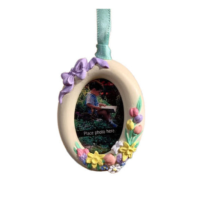 1993 Beautiful Hallmark Ornament (Easter Photo Holder) QEO8362