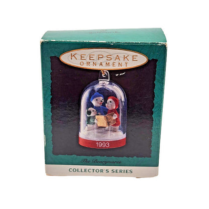 1993 Caroling Hallmark Ornament (The Bearymores) QXM5125