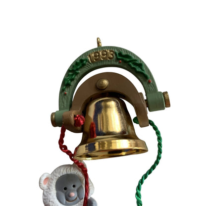 1993 Curly 'n' Kingly Hallmark Ornament (Bell) QX5285