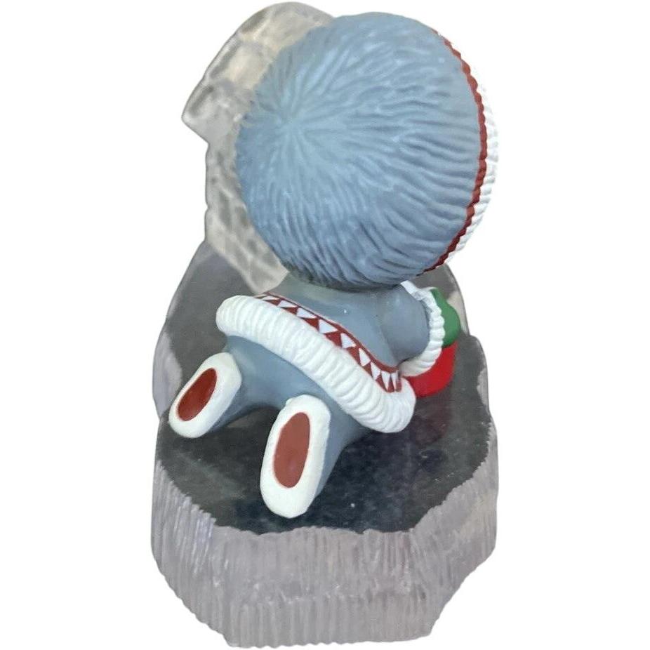 1993 Dog/Doghouse Hallmark Ornament (Frosty Friends) QX4142