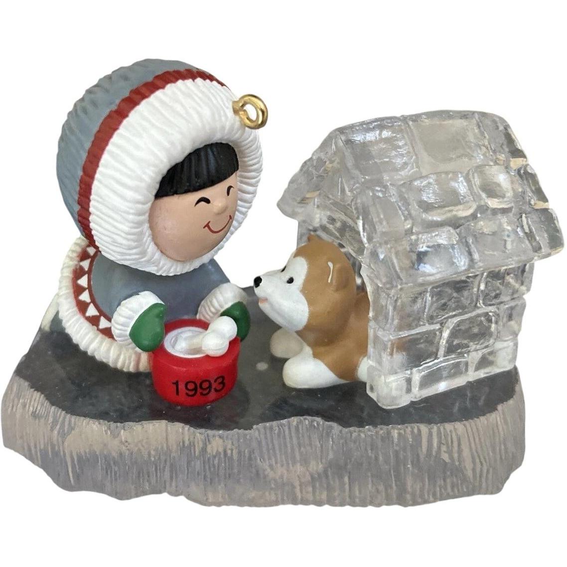 1993 Dog/Doghouse Hallmark Ornament (Frosty Friends) QX4142