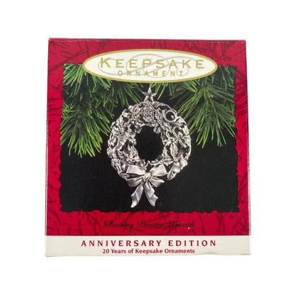1993 Glowing Pewter Wreath Hallmark Ornament (Wreath) QX5302