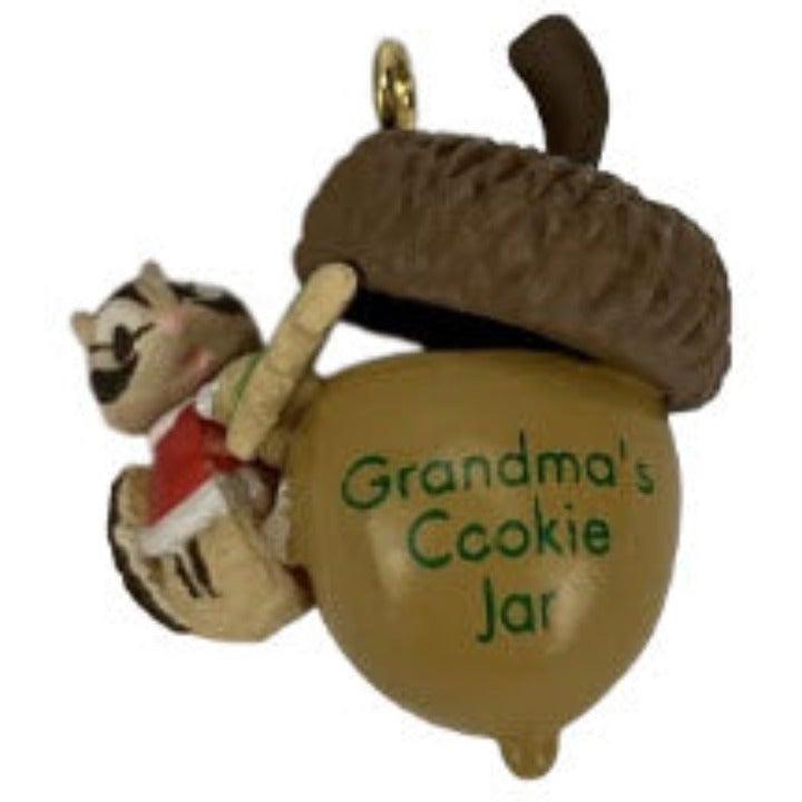 1993 Grandma Hallmark Ornament (Grandma) QXM5162