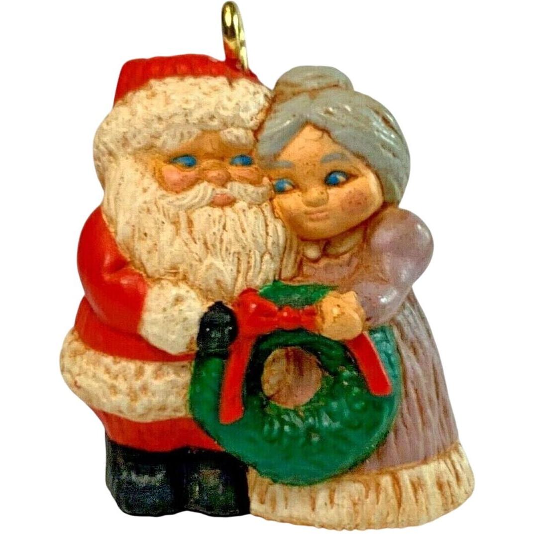 1993 Mr. & Mrs. Kringle Holding Wreath Hallmark Ornament (The Kringles) QXM5135