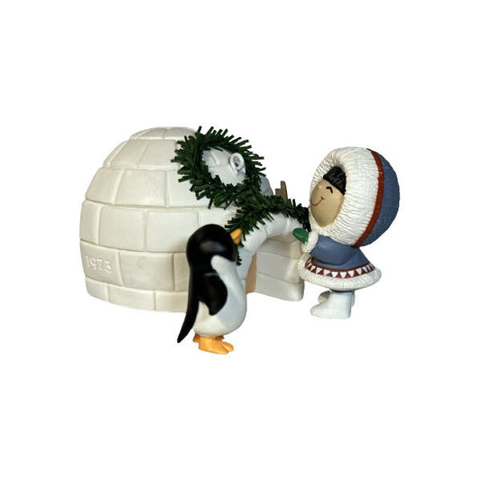 1993 Penguin and Igloo Hallmark Ornament (Frosty Friends) QX5682