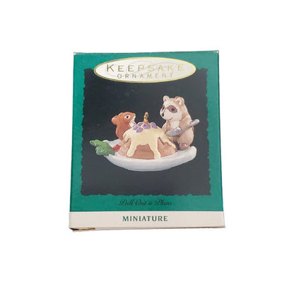 1993 Pull Out a Plum Hallmark Ornament (Eat & Drink) QXM4095