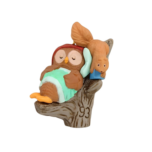 1993 Sleeping by Squirrel Hallmark Ornament (Owliver) QX5425