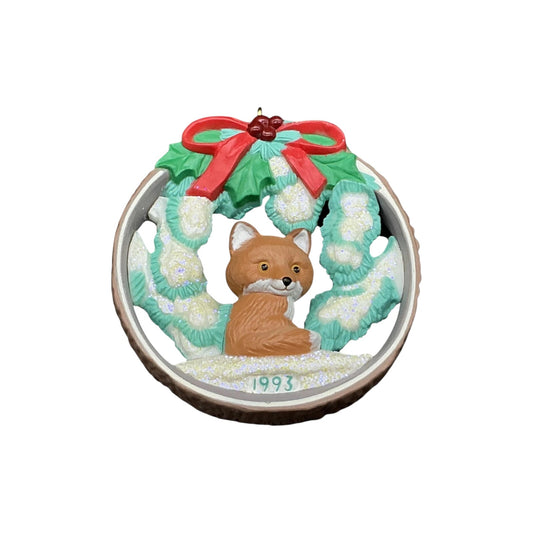 1993 Snowy Hideaway Hallmark Ornament (Fox) QX5312 Image1