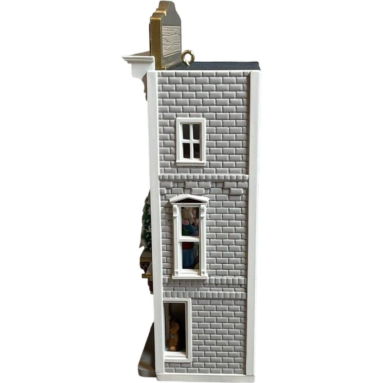 1993 Tannenbaum's Dept Store Hallmark Ornament (Nostalgic Homes and Shops) QX5612