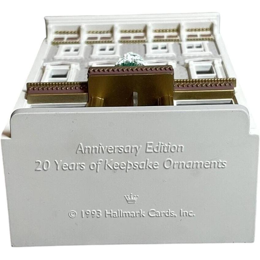 1993 Tannenbaum's Dept Store Hallmark Ornament (Nostalgic Homes and Shops) QX5612