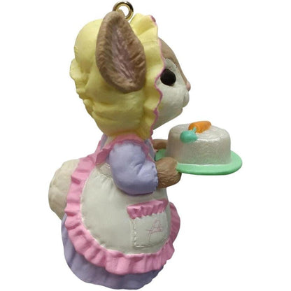 1993 Yummy Recipe Hallmark Ornament (Bunny) QEO8143