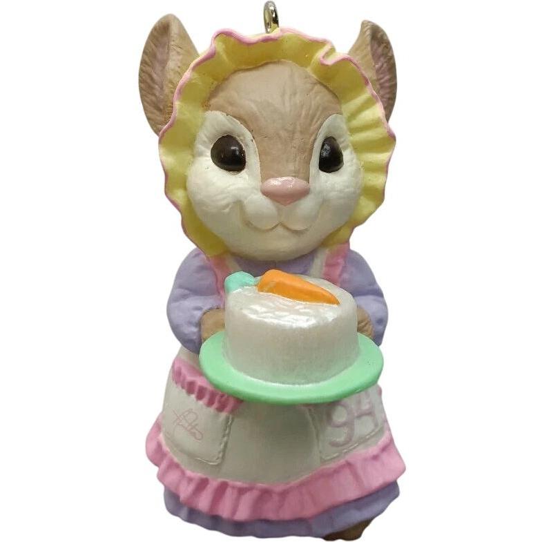 1993 Yummy Recipe Hallmark Ornament (Bunny) QEO8143