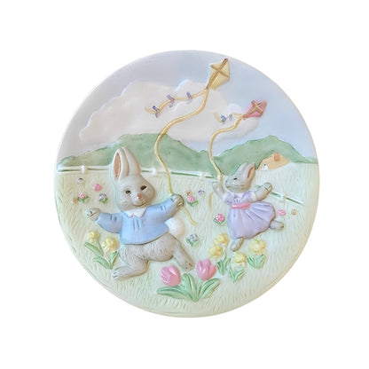 1994 Catching the Breeze Hallmark Ornament (Collector's Plate) QEO8219