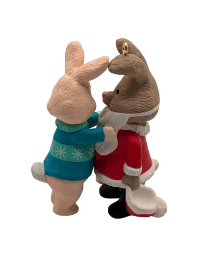 1994 Mom and Dad Hallmark Ornament (Family) QX5666