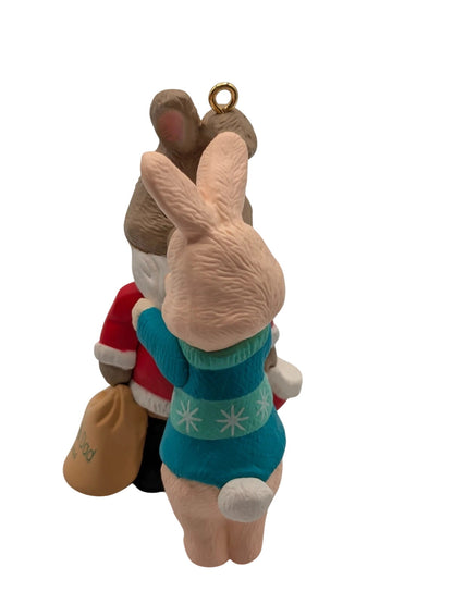 1994 Mom and Dad Hallmark Ornament (Family) QX5666