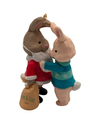 1994 Mom and Dad Hallmark Ornament (Family) QX5666