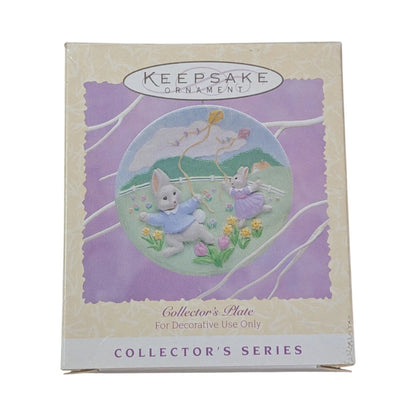 1994 Catching the Breeze Hallmark Ornament (Collector's Plate) QEO8219 Image2
