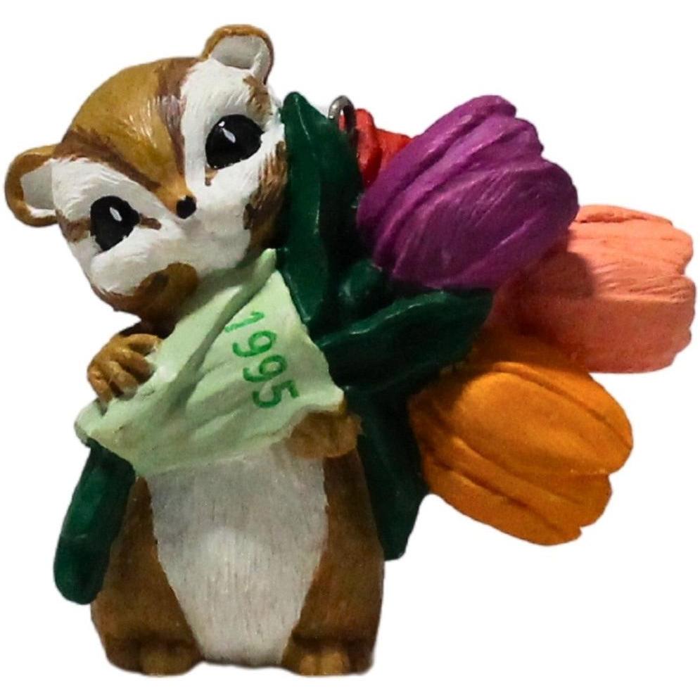 1994 Chipmunk Hallmark Ornament (Garden Club) QEO8209