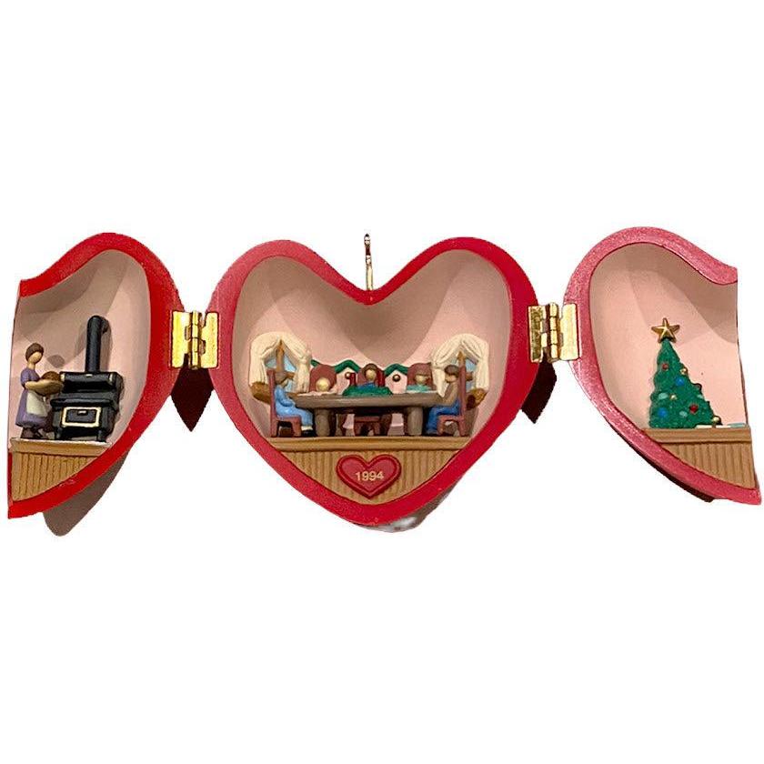 1994 Family/Christmas Dinner Hallmark Ornament (Heart of Christmas) QX5266