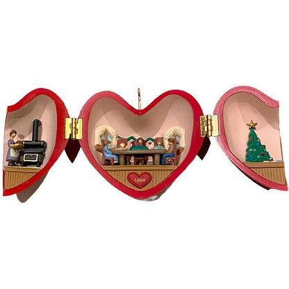1994 Family/Christmas Dinner Hallmark Ornament (Heart of Christmas) QX5266