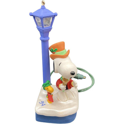 1994 Flickering Light Hallmark Ornament (Peanuts) QLX7406