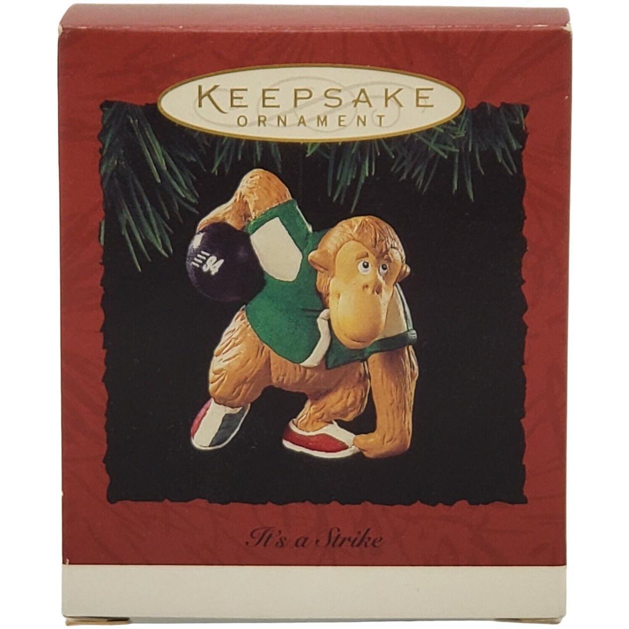 1994 It's a Strike Hallmark Ornament (Bowling) QX5856