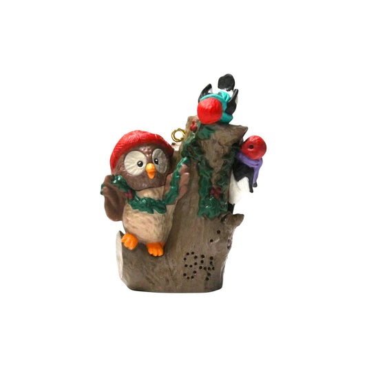 1994 Owliver/Woodpeckers Trimming Tree Stump Hallmark Ornament (Owliver) QX5226 Image1