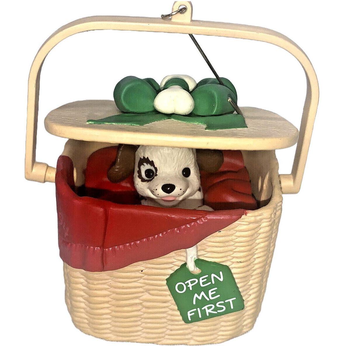 1994 Peekaboo Pup Hallmark Ornament (Puppy) QLX7423