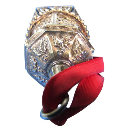 1994 Silver Snowflakes Hallmark Ornament (Snowflake) QK1016