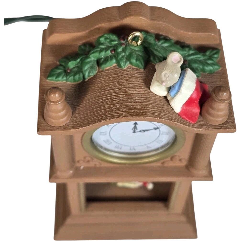 1994 Very Merry Minutes Hallmark Ornament (Clock) QLX7443