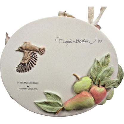 1995 Backyard Orchard Hallmark Ornament (Nature's Sketchbook) QK1069