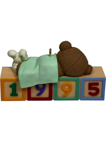 1995 GrandChild's First Christmas Hallmark Ornament (Family) QX5777