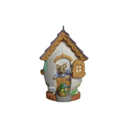 1995 Apple Blossom Lane Hallmark Ornament (Series #1) QEO8207 Image1