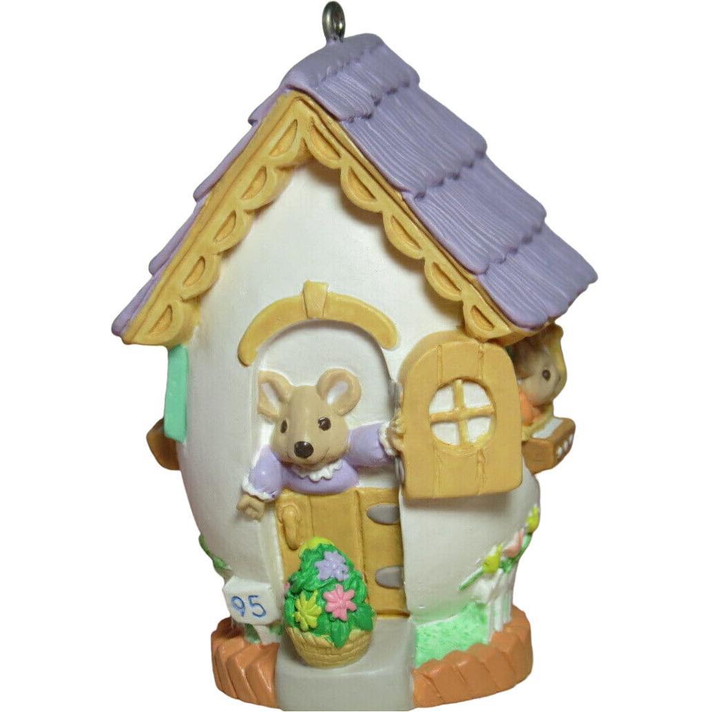 1995 Apple Blossom Lane Hallmark Ornament (Series #1) QEO8207
