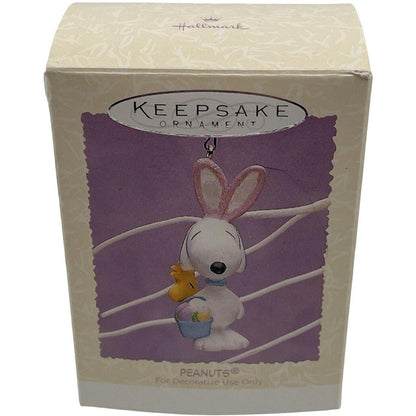 1995 Bunny Snoopy Peanuts Hallmark Ornament (Easter) QEO8257