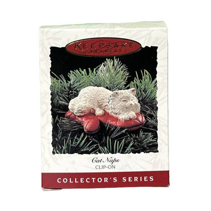 1995 Cat on Mitten Hallmark Ornament (Cat Naps) QX5097