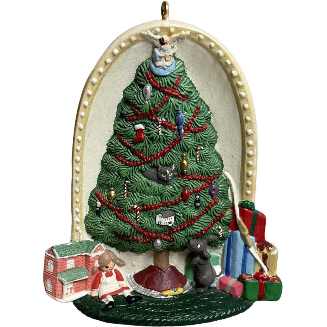 1995 Christmas Morning Hallmark Ornament (Christmas Tree) QX5997