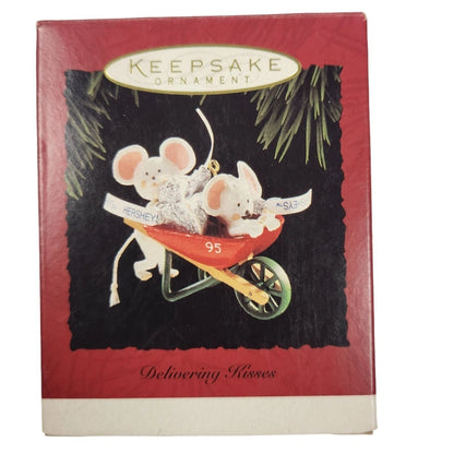1995 Delivering Kisses Hallmark Ornament (Hershey's) QX4107 Image2
