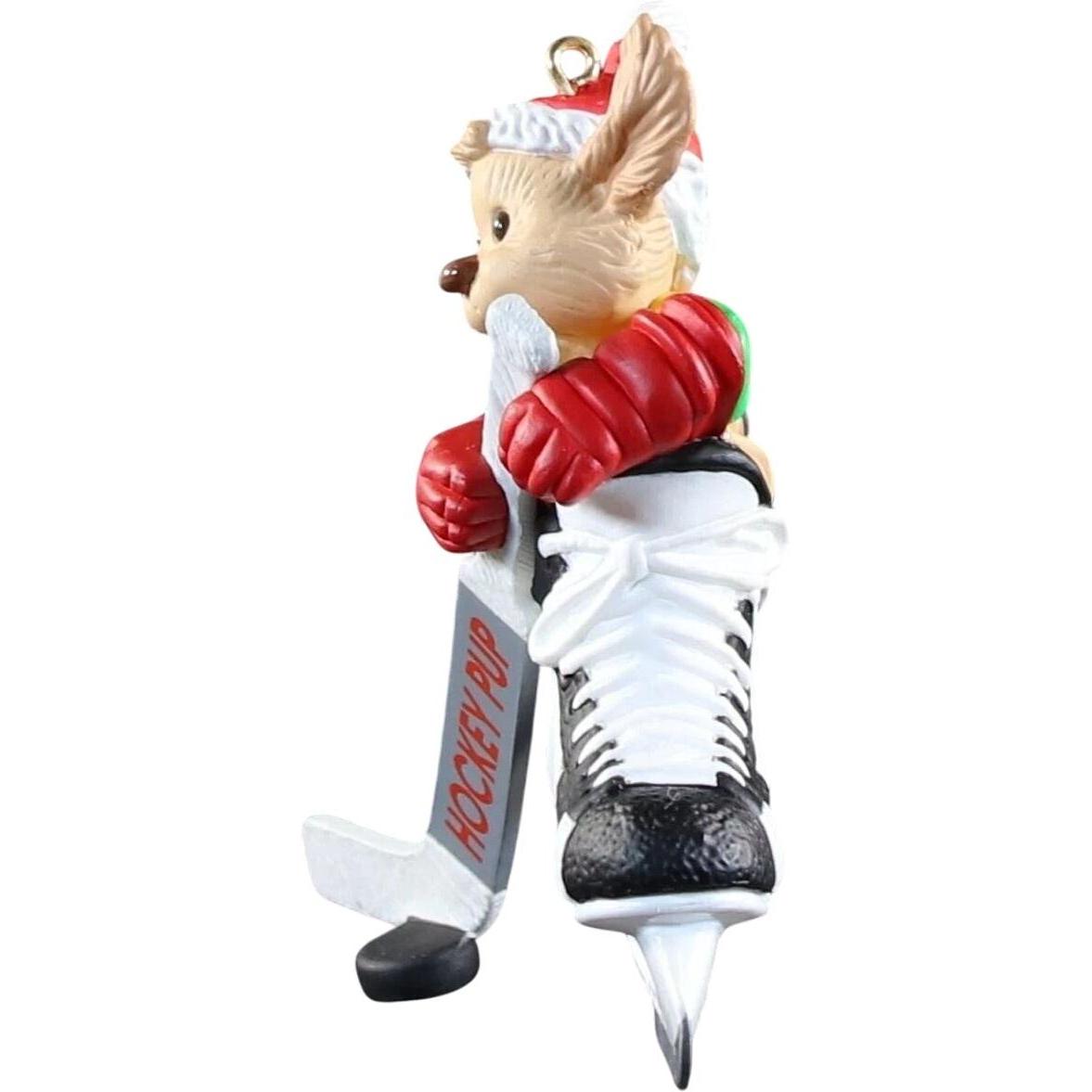 1995 Hockey Pup Hallmark Ornament (Hockey) QX5917