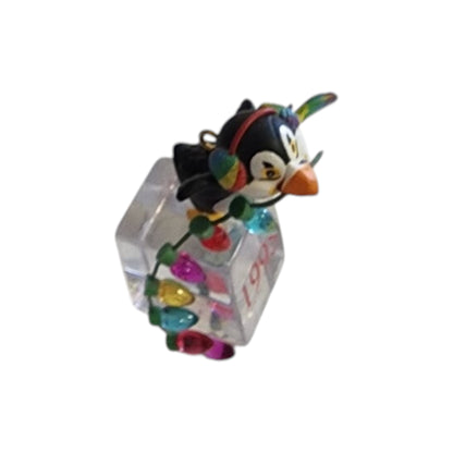 1995 Ice Pals (Penguin) (Ice Pals) Carlton Cards Heirloom Ornament ORN-007M Image3