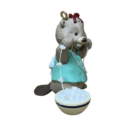 1995 Mom Hallmark Ornament (Teddy Bear) QX5647 Image4