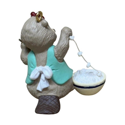 1995 Mom Hallmark Ornament (Teddy Bear) QX5647 Image5