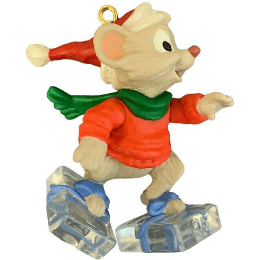 1995 On the Ice Hallmark Ornament (Mouse) QX6047