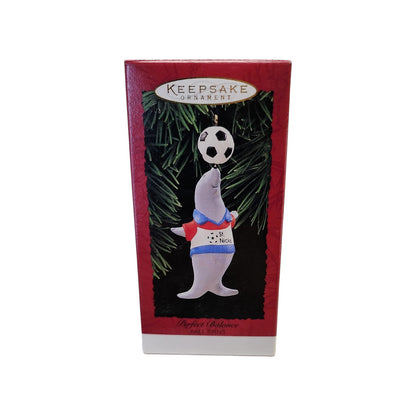 1995 Perfect Balance Hallmark Ornament (Ball Spins) QX5927 Image2