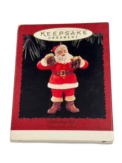 1995 Refreshing Gift Hallmark Ornament (Coca-Cola) QX4067 Image2