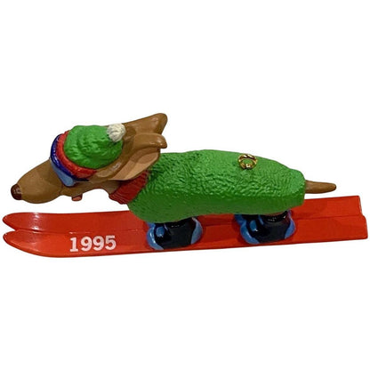 1995 Ski Hound Hallmark Ornament (Animal) QX5909